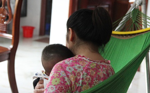 Vụ “bảo mẫu” nghi bạo hành bé 5 tháng tuổi ở Nghệ An: Không có cơ sở để xử lý