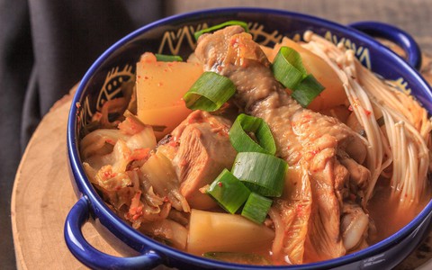 Món ngon cuối tuần: Gà om kim chi