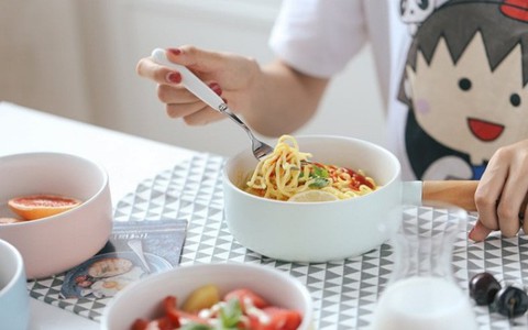 Bát gốm sứ có tay cầm - mẫu bát đang khiến các chị em mê tít vì độ đẹp và hợp lý trong sử dụng