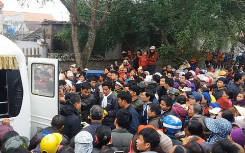 Vụ chồng sát hại vợ và 2 con gái: "Tôi rụng rời chân tay khi thấy mắt 2 cháu bé vẫn mở"