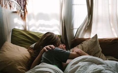 Vợ cứ thế này khi “yêu” thì chồng mãi mê đắm chẳng thèm tòm tem
