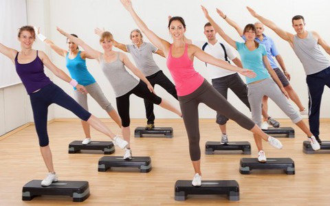 Vóc dáng chị em sẽ thay đổi bất ngờ chỉ với một bài tập lạ chào ngày mới khỏe khoắn này!
