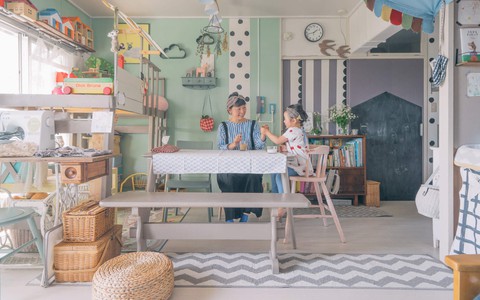 Căn hộ tràn ngập sắc màu hạnh phúc, góc nào cũng vô cùng đặc biệt của bà mẹ Nhật đơn thân với 2 con nhỏ