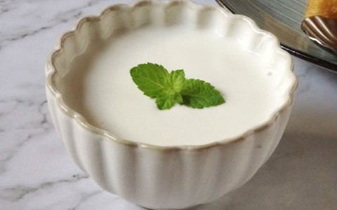 Các mẹ đã biết chưa - dùng dụng cụ này để làm sữa chua nhàn cực kỳ luôn!
