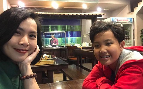 Quà 20/10 sớm từ con trai của single mom đi cùng ung thư Thủy Bốp: Cảm ơn mẹ đã sống với con đến bây giờ