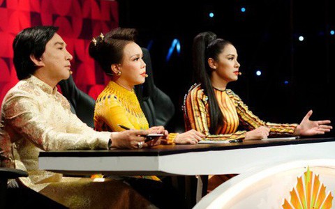Hết lòng bênh vực thí sinh, Việt Trinh không ngại đối đầu "nảy lửa" với Kim Tử Long
