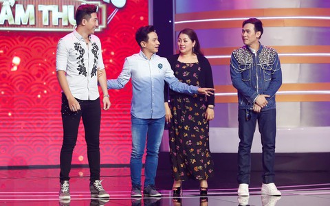 Đi thi nấu ăn, Nguyên Vũ vẫn "chơi trội" với áo jean đính đầy đá quý 