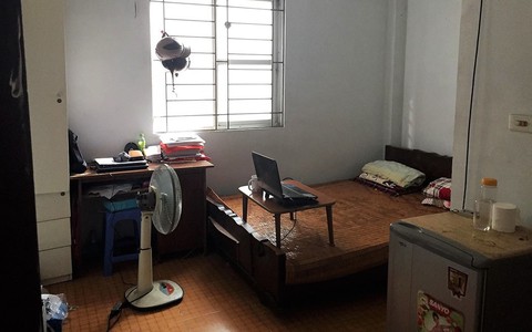 Sống chung với mẹ chồng tưởng khổ, gặp chủ trọ “trái tính” thế này còn khổ hơn, vợ trẻ sợ hãi xin dân mạng hiến kế