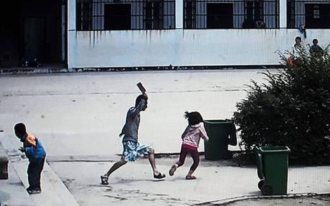 Kẻ đâm, chém liên tiếp bé gái lớp 2 ở Hà Nội: Đối tượng từng cố thủ trong nhà sau khi gây án
