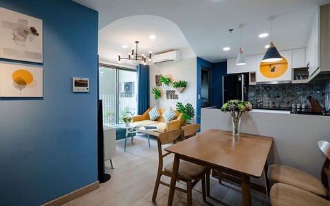 Căn hộ nhỏ 60m² màu vàng - lam đầy cảm hứng của bà mẹ đơn thân ở Sài Gòn