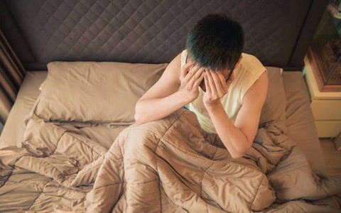 Cùng người tình già vào nhà nghỉ, trai trẻ tá hỏa khi tỉnh dậy thấy 3 triệu và lời khuyên đáng chú ý của dân mạng