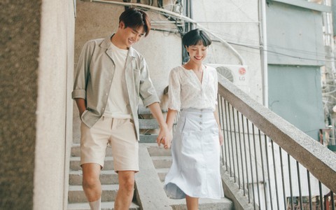 Nếu muốn có bộ ảnh "chất chết ngất" về tình yêu tuổi trẻ, hãy đến ngay một khu tập thể cũ!