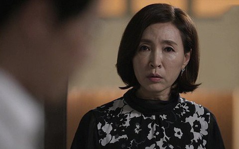 Con trai lấy cô vợ vừa già vừa xấu, mẹ chồng phản đối kịch liệt không được, tới khi chung sống lại yêu chiều hơn con đẻ