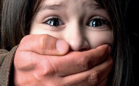 Mỹ: Bé gái may mắn thoát khỏi tay kẻ bắt cóc vì yêu cầu hắn đọc mật mã gia đình