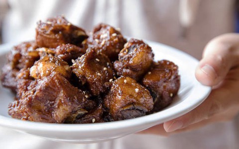 Món sườn chua ngọt cứ nấu thế này thì chồng khó tính cũng gật gù tấm tắc, con biếng ăn cũng "lác mắt" khen ngon!