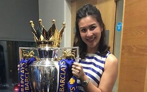 Mẹ Á hậu tử nạn cùng Chủ tịch Leicester: "Tôi vẫn chưa thể tin con gái đã qua đời"