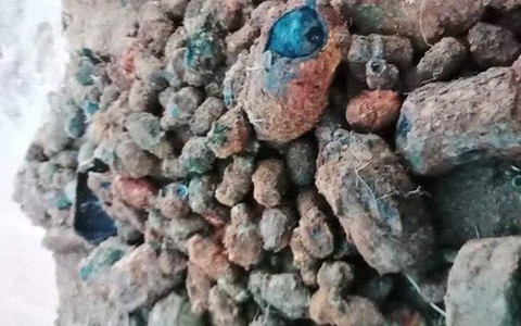Người dân tá hỏa phát hiện hàng loạt bom, mìn, lựu đạn trong vườn nhà