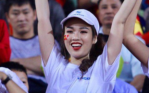 Những "bóng hồng" xinh xắn chiếm spotlight trước trận Việt Nam - Campuchia tại sân Hàng Đẫy