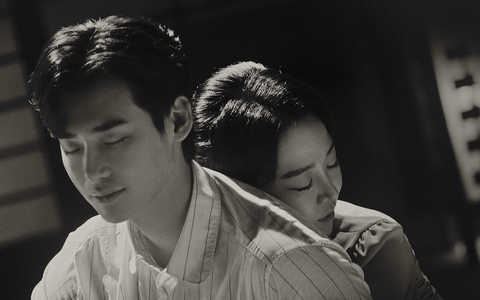 Điều gì khiến khán giả nên xem bộ phim mới đẫm nước mắt của Lee Jong Suk?