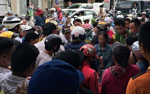 Người phụ nữ tâm thần bị cả làng vây giữ vì hiểu nhầm là bắt cóc trẻ em