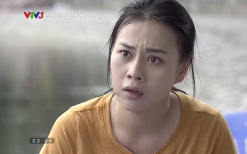 Bị đuổi đánh, sỉ nhục vô cớ, "tức nước vỡ bờ" Quỳnh Búp Bê cầm dép lao vào "sống còn"