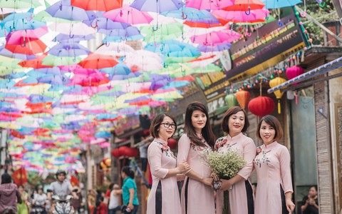 Cần gì tới Bồ Đào Nha, ngay ở Vạn Phúc cũng có con đường ô đẹp xuất sắc để check-in