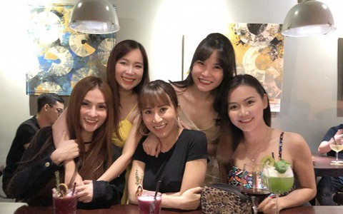 Thu Thủy khoe ảnh tụ tập cùng dàn Mây Trắng nhưng vẫn thiếu “người mà fan mong đợi nhất” sau ồn ào "đâm sau lưng bạn"