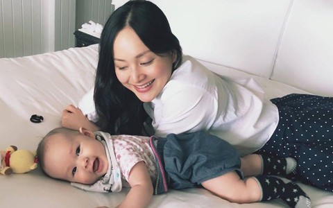 Lan Phương bị bố mẹ mắng vì ở cữ chẳng giống ai: Không kiêng tắm gội, ra ngoài sớm, không ăn chân giò 