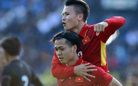 Cứ mỗi lần sút vào, Quang Hải lại làm ngay hành động này với Công Phượng khiến fan cười lăn lộn