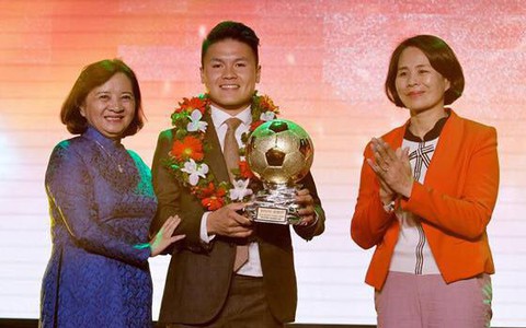 Giữa sóng gió ồn ào Quả bóng vàng 2018, đây là phản ứng bất ngờ của Quang Hải, Anh Đức