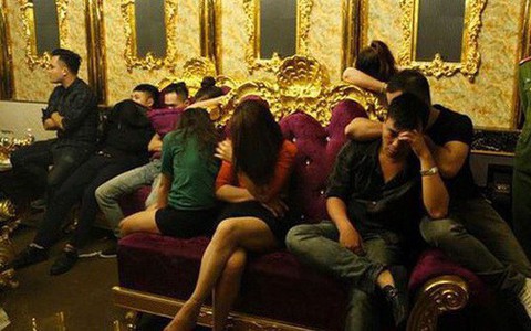 Lời khai cô giáo tham gia “tiệc ma túy” với PGĐ ngân hàng: Được mời dự sinh nhật, đã hít 2 lần khi có người đưa đĩa bột màu trắng