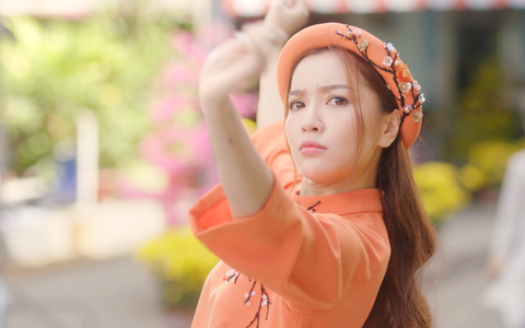 Chán phong cách gợi cảm, Bích Phương lại làm "cô nàng hòa giải" cực hài hước