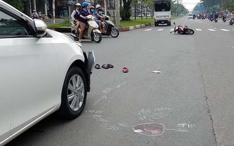 TP. HCM: Xe máy va chạm với xe đi rước dâu, 2 người nguy kịch