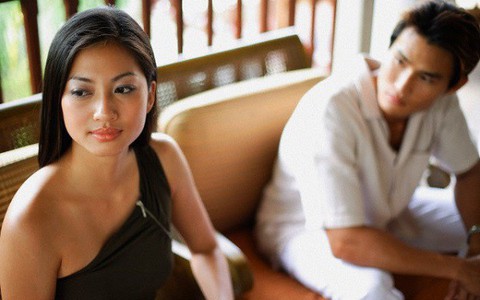 Đột ngột đến thăm bạn gái, tôi choáng váng, mất lòng tin khi chứng kiến cảnh tượng kinh hồn trong phòng trọ
