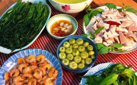 Mẹ trẻ khoe mâm cơm vừa ngon lại dễ làm, hội chị em "học lỏm" được ngay 1 mẹo nấu ăn từ đĩa rau luộc