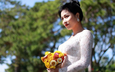 MC Hoàng Linh: "Tôi có bỏ, bị bỏ hay làm lành với chồng các chị đâu mà thi nhau giật đùng đùng lên với tôi?"