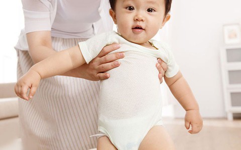 Thực hư chuyện trẻ biết đi sớm lớn lên sẽ rất thông minh