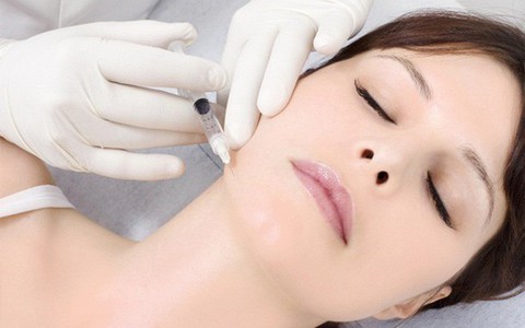 Từ trường hợp tháo độn cằm do tiêm filler, cùng nhìn lại và rút ra bài học sau vô số ca biến chứng