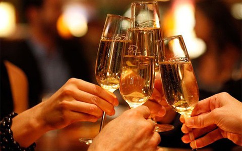 Cách phòng tránh ngộ độc rượu, bia ngày Tết