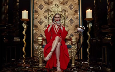 Người lạ ơi, xin hãy cho Taylor Swift thêm nguồn cảm hứng sáng tạo trong MV!