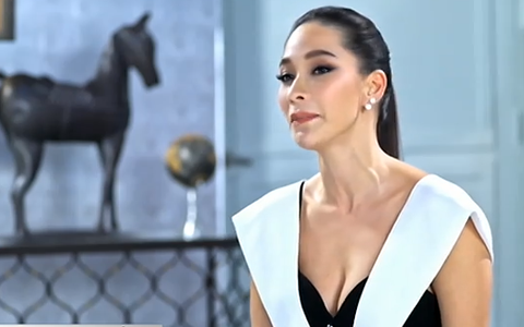 Chừng nào HLV "The Face Thái" bớt khoe vòng 1 thì nhà đài mới bớt khổ!