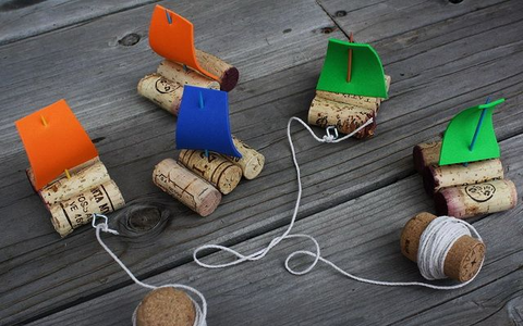 Không cần mua đồ chơi đắt tiền, hãy biến nhà bạn thành xưởng sản xuất đồ chơi để con phát triển tốt nhất