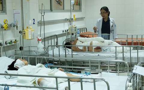 Vụ nổ hầm cầu khiến 4 người trong một gia đình bỏng nặng: Hai đứa trẻ sẽ phải mổ cắt lọc, ghép da nhiều bước