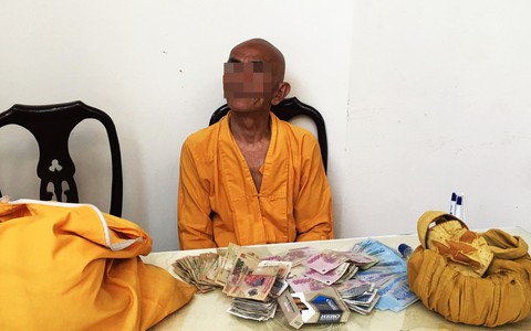 Bình Dương: Bắt gã đàn ông 3 lần giả thầy chùa lừa đảo xin tiền người đi lễ hội Rằm tháng Giêng