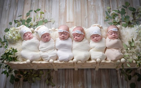 Ngắm những thiên thần đáng yêu trong ca sinh 6 hiếm gặp với 3 bé trai và 3 bé gái