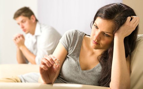 Nếu cuộc sống vợ chồng có những biểu hiện này, không nhanh thay đổi thì chẳng mấy sẽ chia tay