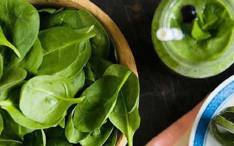 Vì sao ai cũng nên ăn rau chân vịt mỗi ngày?