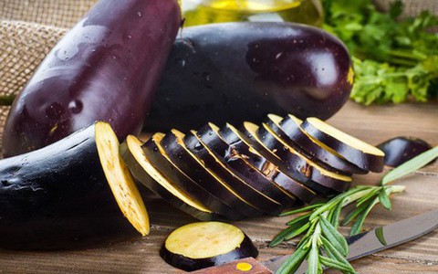 Chăm chỉ ăn cà tím giúp bạn khỏe đẹp từ trong ra ngoài và đây là lý do