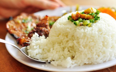Dân mạng hả hê khi thấy cô gái "ăn gì cũng được" bị bạn trai đá vì không ăn được tinh bột