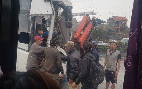 Tài xế xe khách vụ va chạm với xe cứu hỏa: Đường trơn, trượt nếu đánh lái sẽ nguy hiểm
